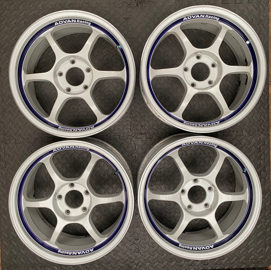 Advan RG White