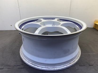 Advan RG White