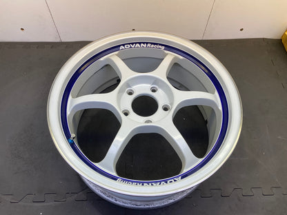 Advan RG White