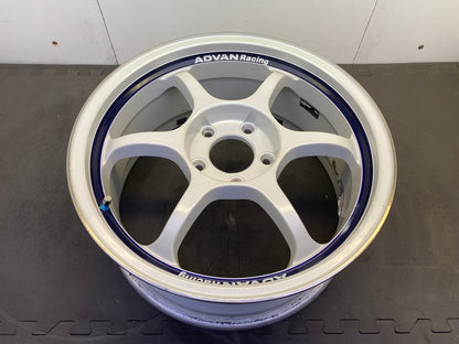 Advan RG White