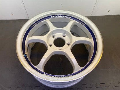 Advan RG White