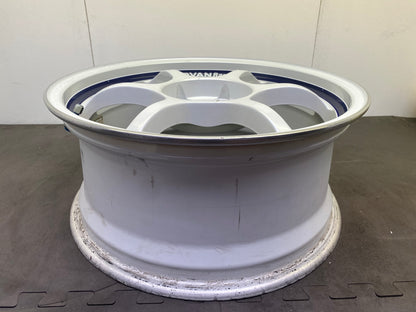 Advan RG White